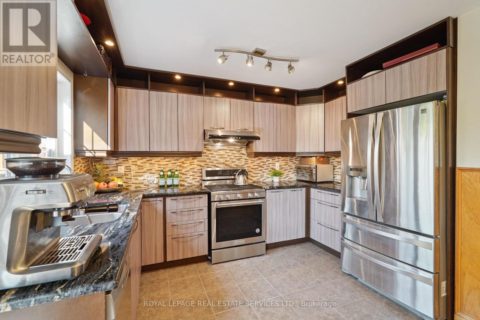 641 SYMONS CROSS - 13