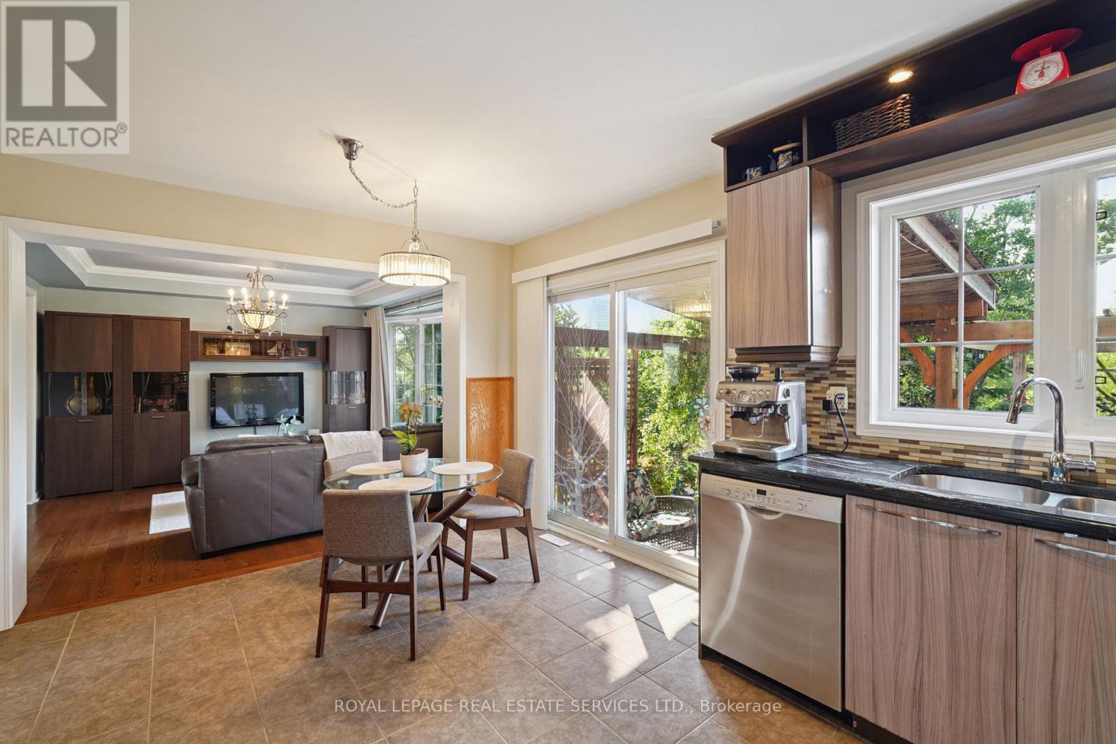 641 SYMONS CROSS - 14