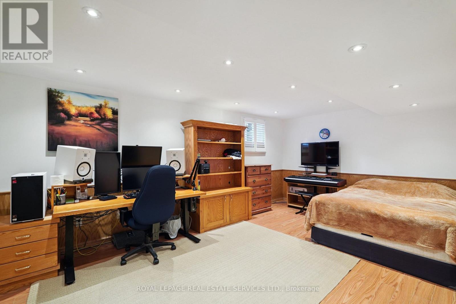 641 SYMONS CROSS - 28
