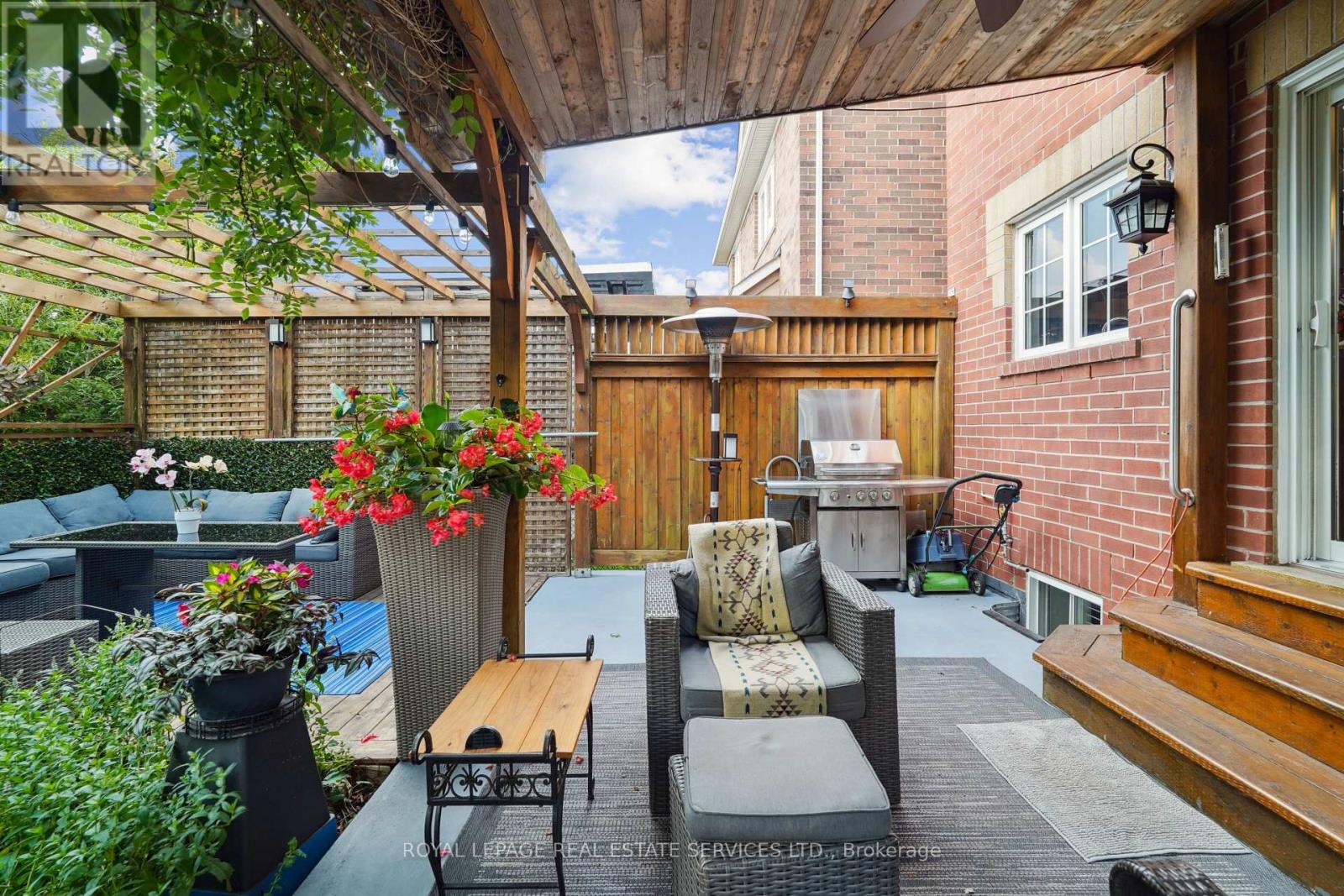 641 SYMONS CROSS - 32