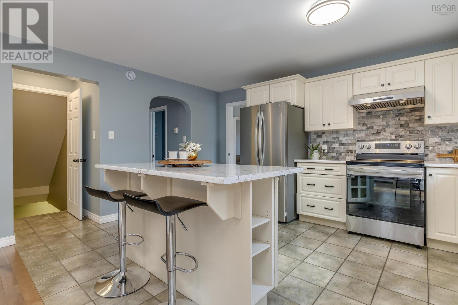 Property 12 of 49 of 246 Langbrae Drive