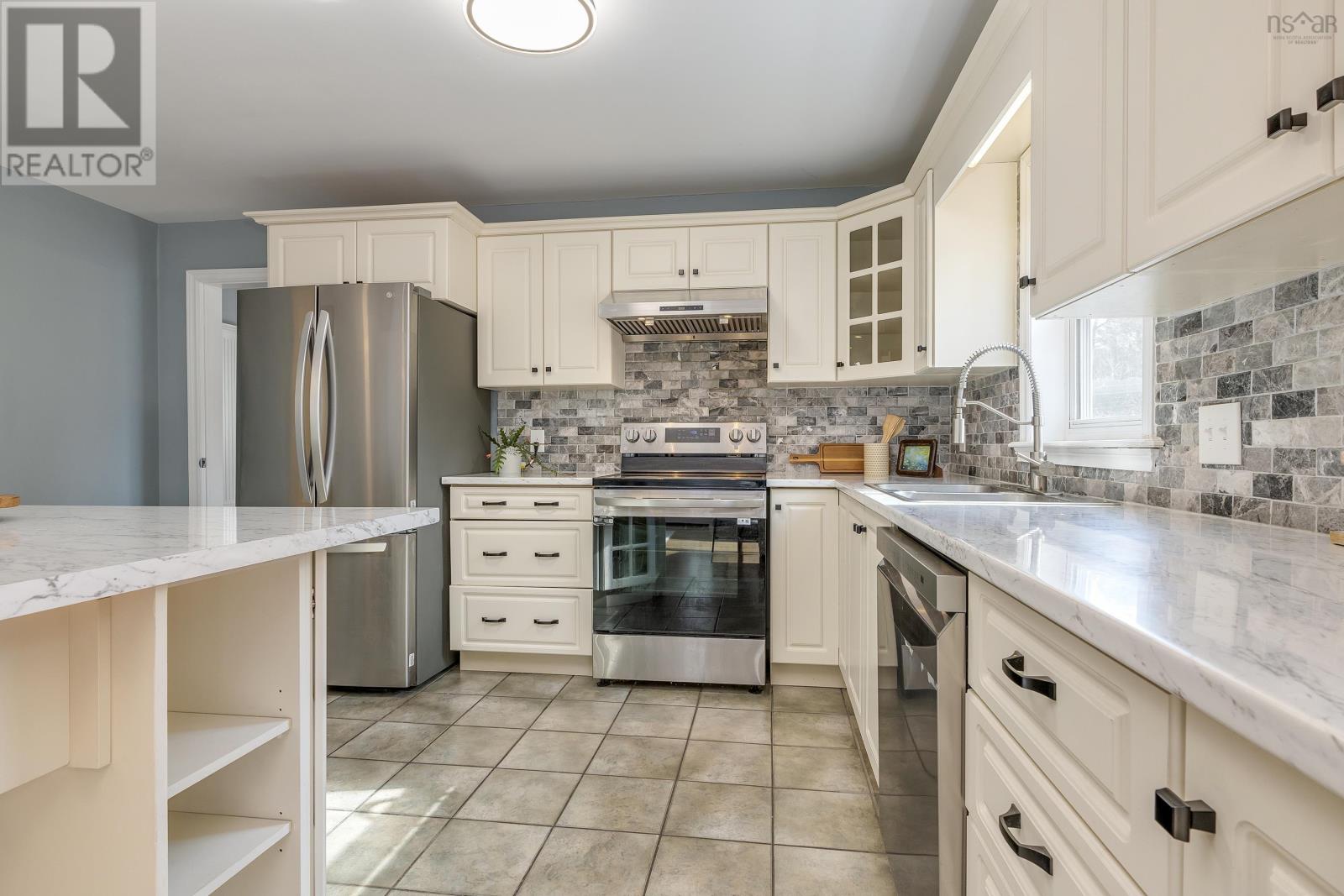 Property 13 of 49 of 246 Langbrae Drive