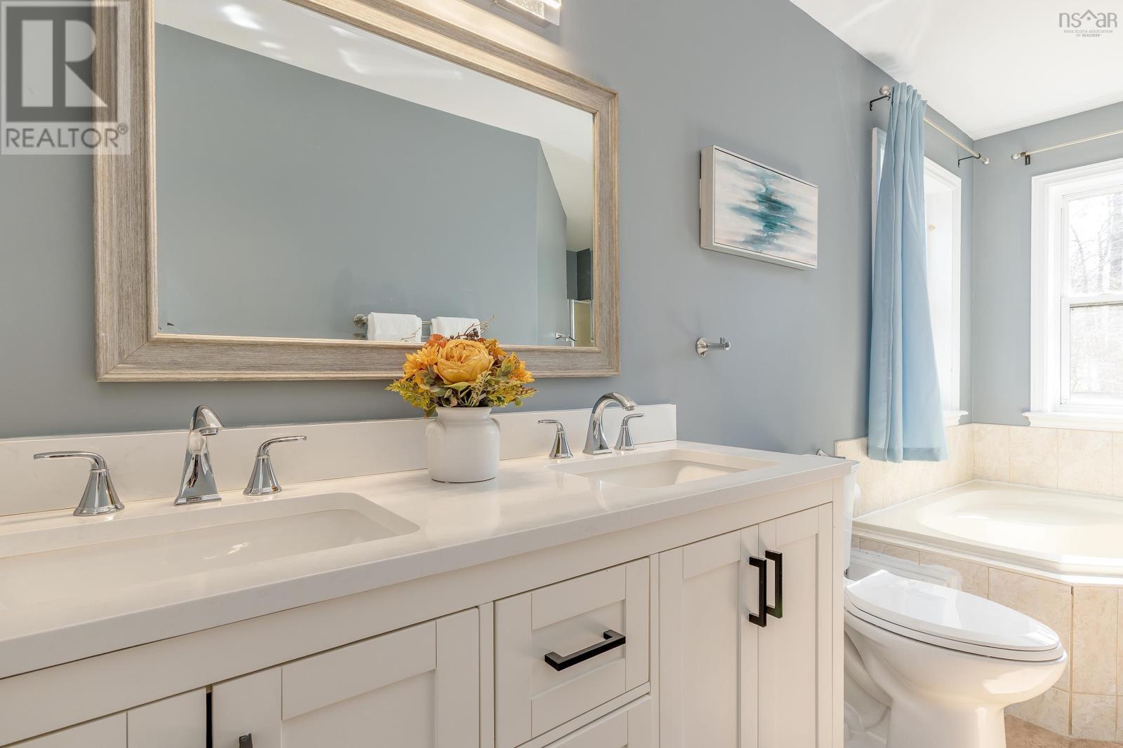 Property 32 of 49 of 246 Langbrae Drive