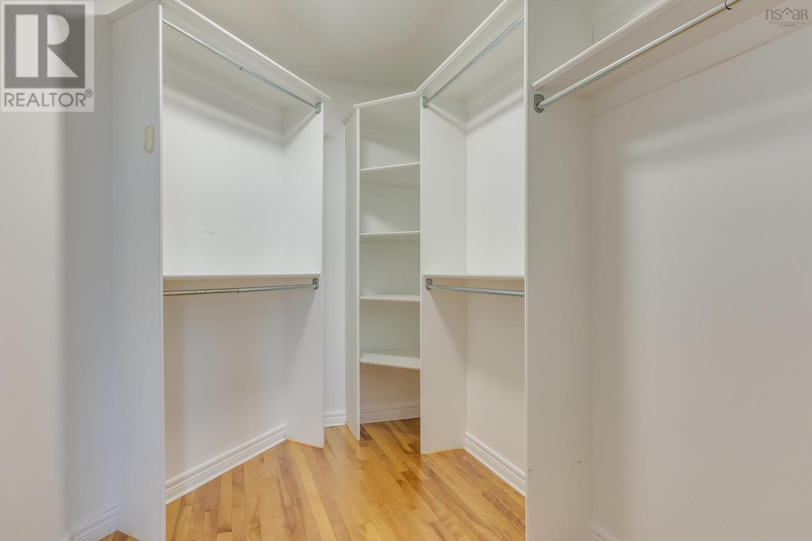 Property 35 of 49 of 246 Langbrae Drive