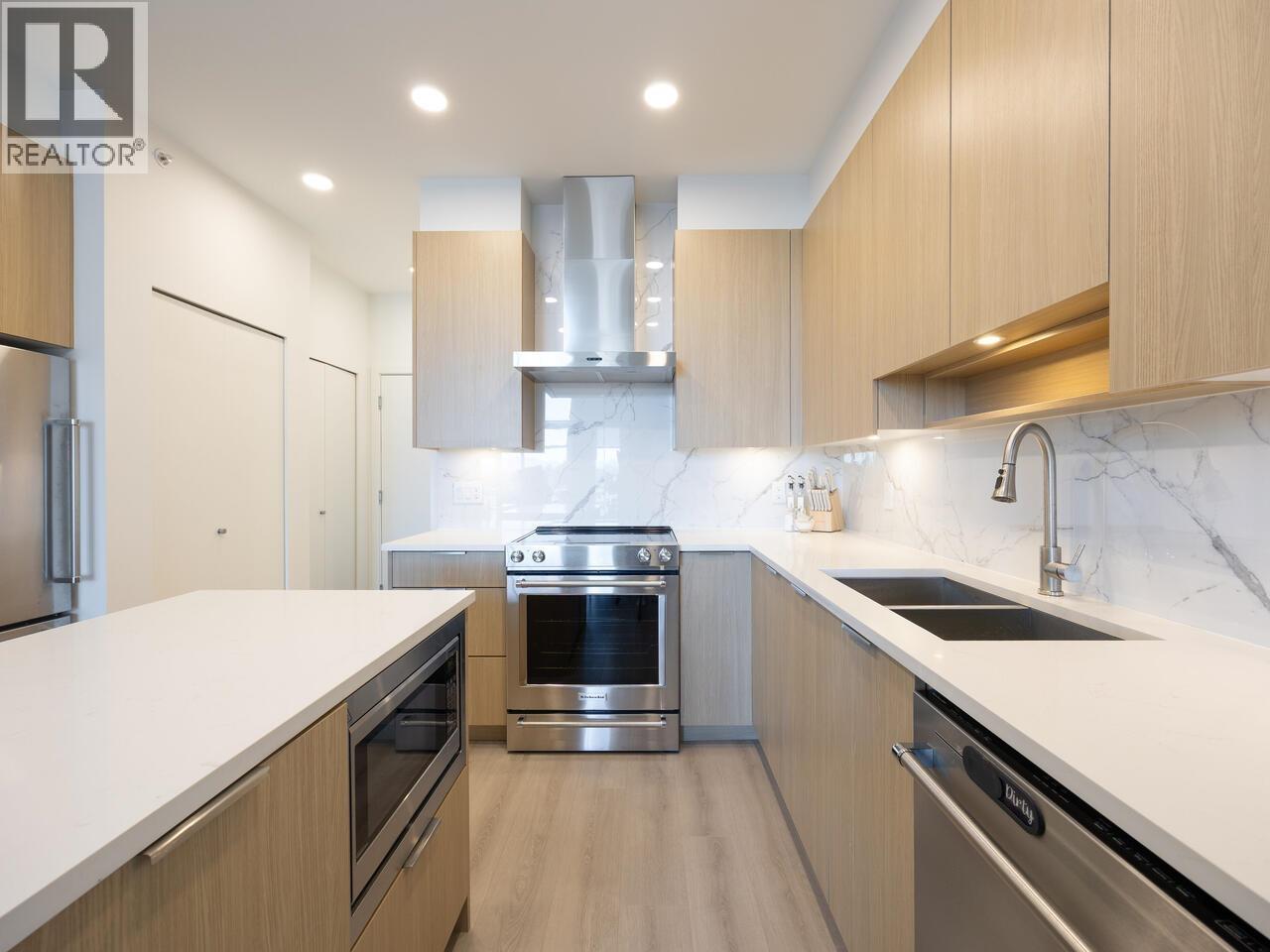 406 7799 17TH STREET, Burnaby