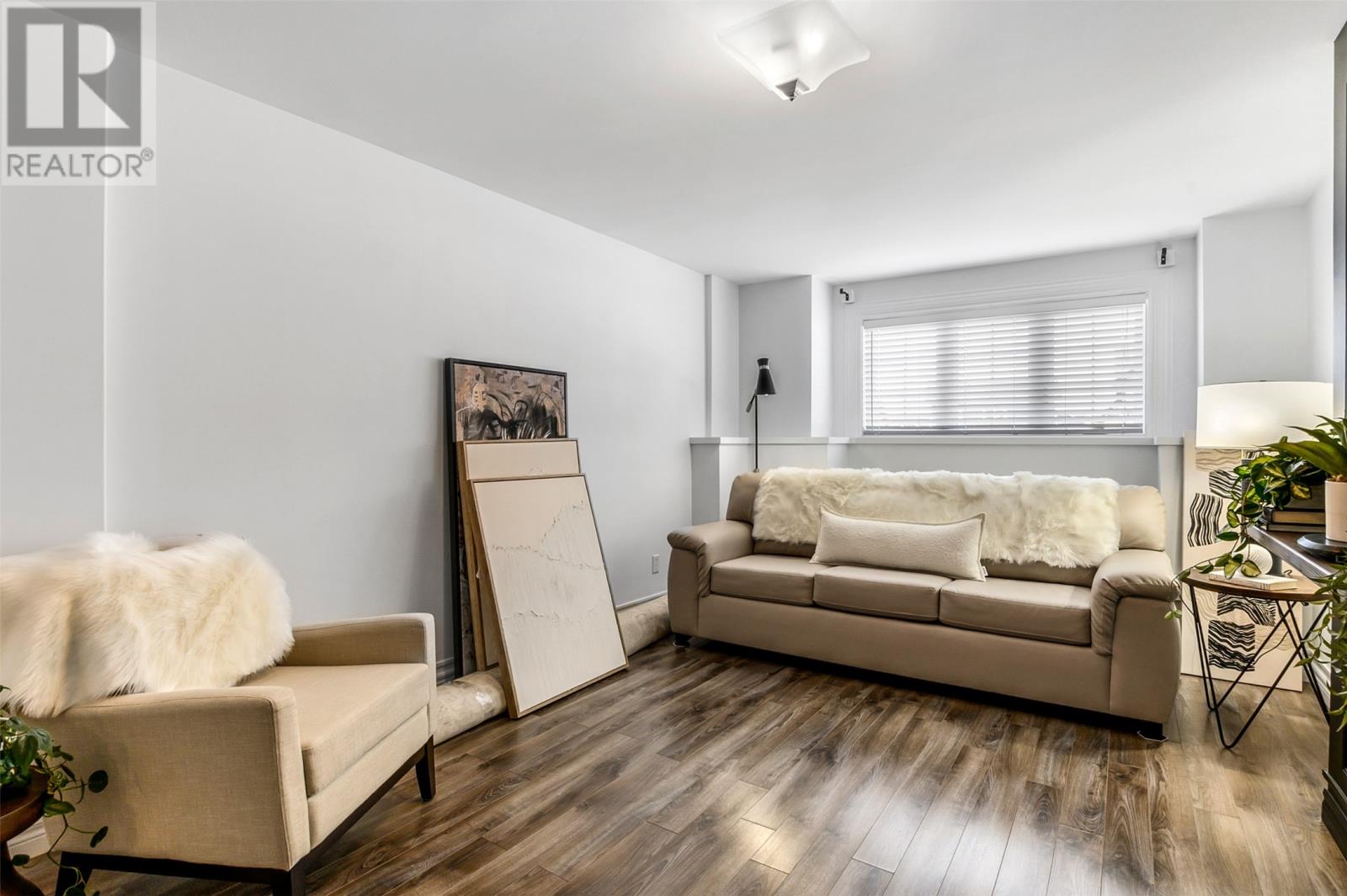 8 Cape Ballard Place — photo 32