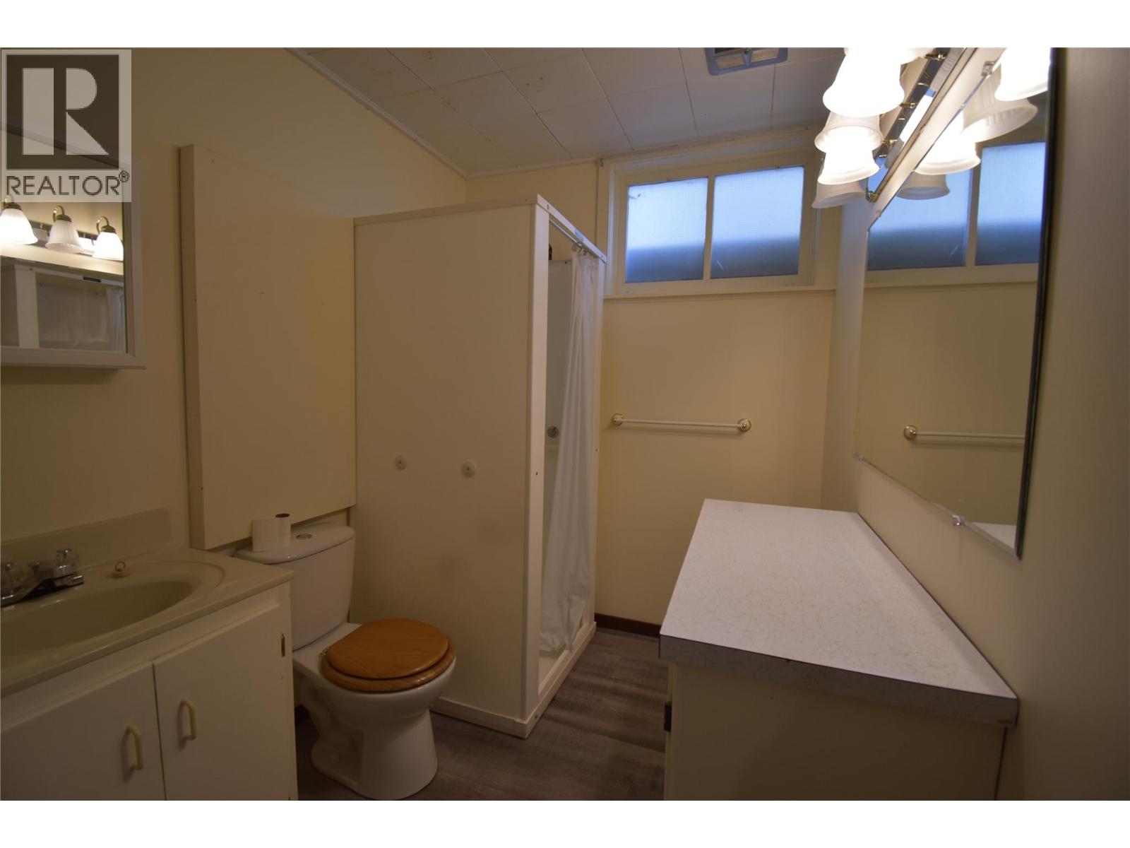 3605 9th Avenue, Castlegar