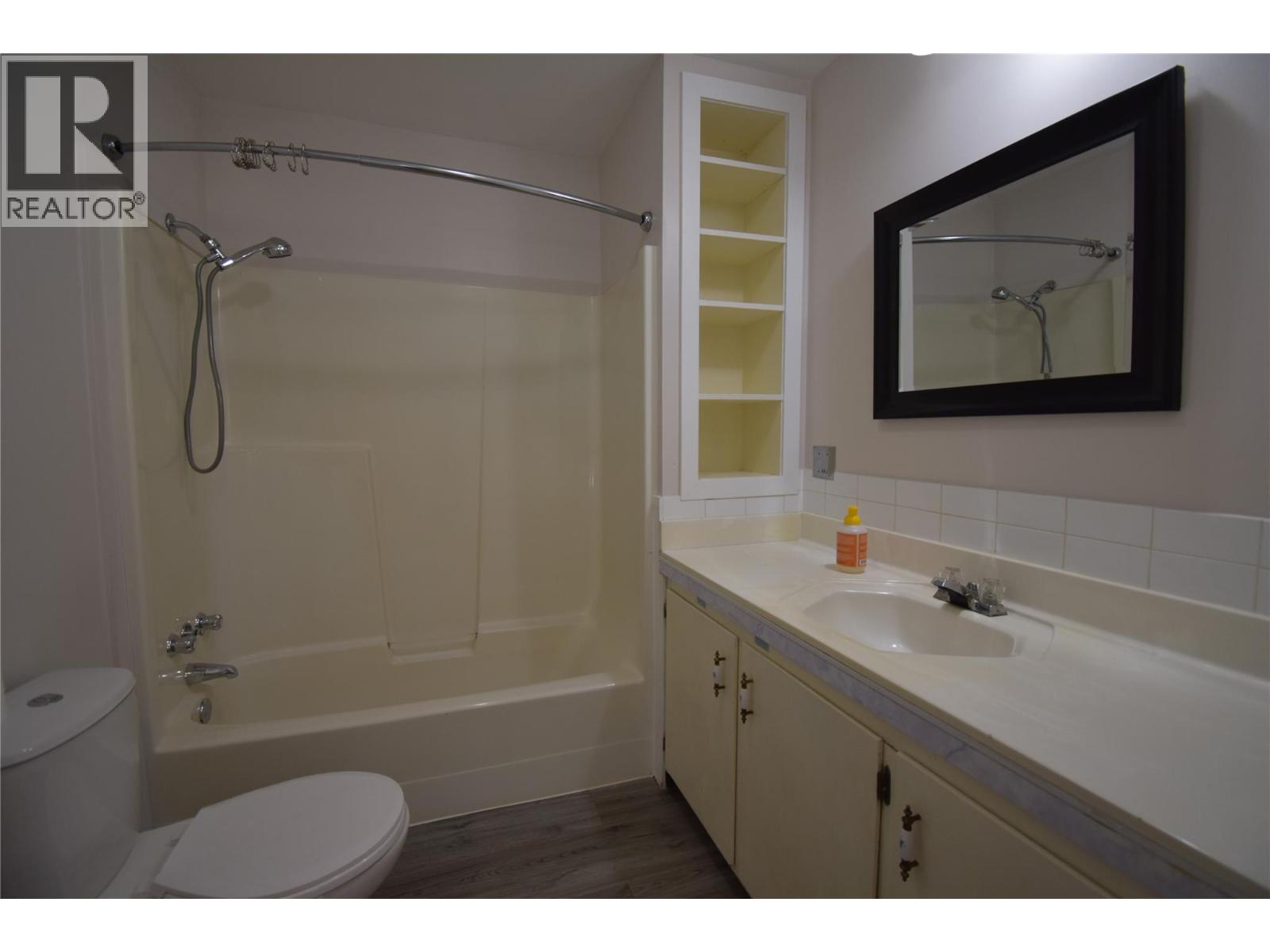 3605 9th Avenue, Castlegar