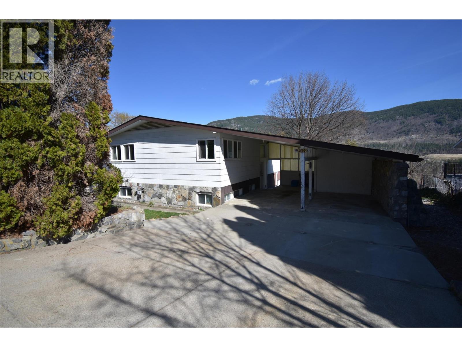 3605 9th Avenue, Castlegar