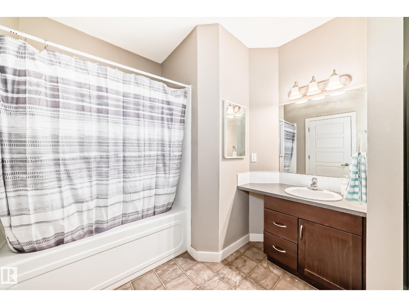 #44 13825 155 AV NW - 32