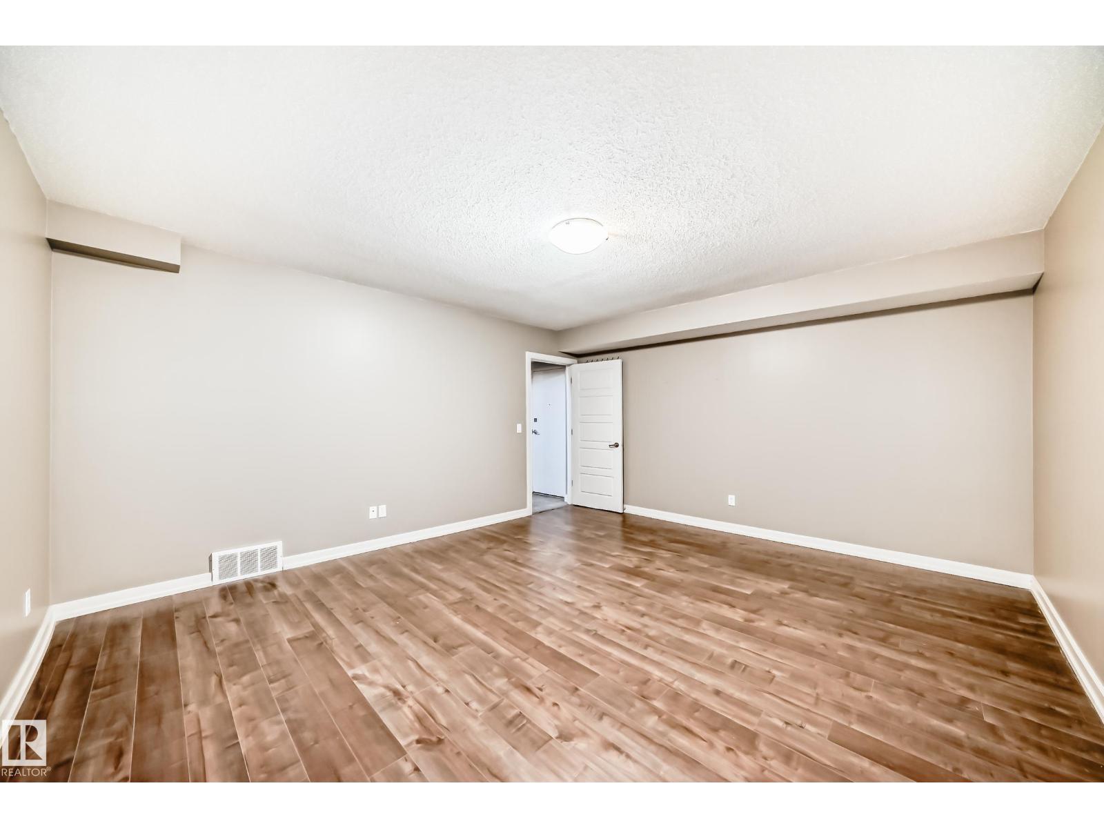 #44 13825 155 AV NW - 40
