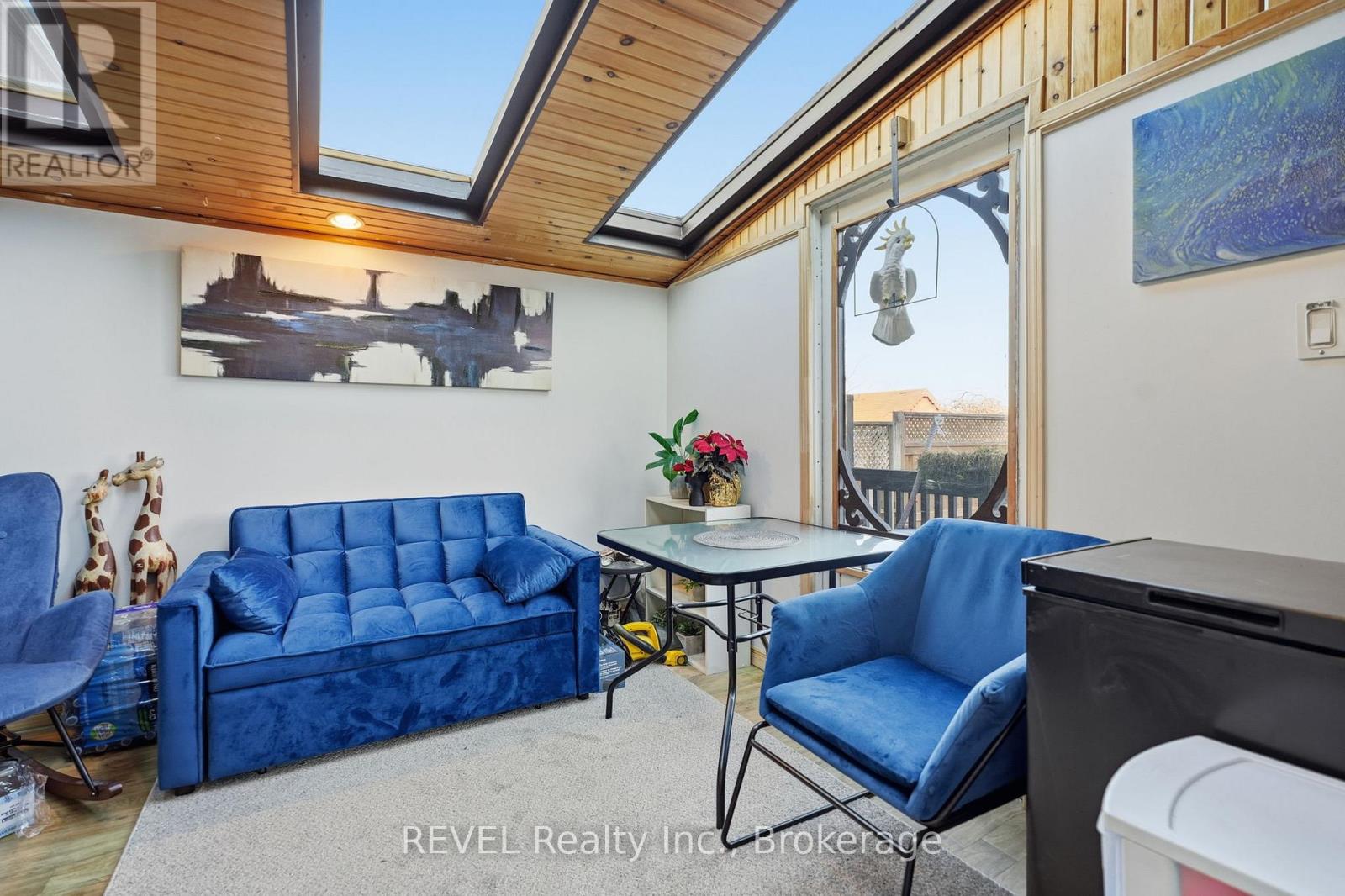 137 WELLINGTON STREET - 20
