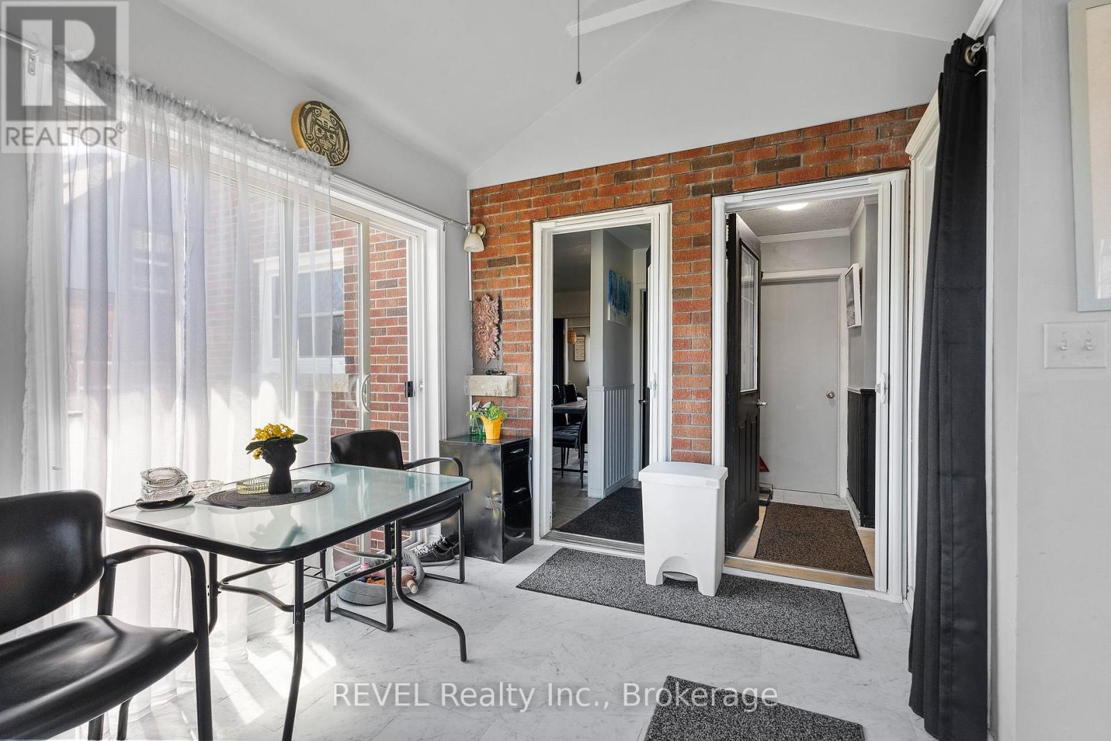 137 WELLINGTON STREET - 21