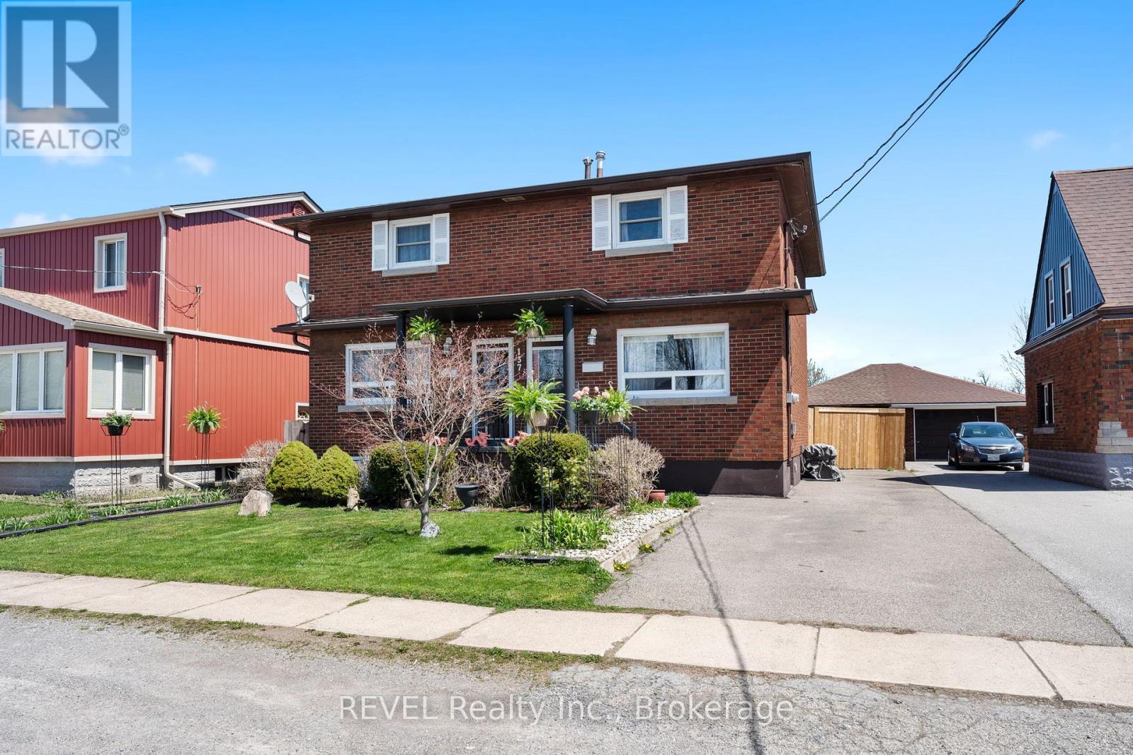 137 WELLINGTON STREET - 24