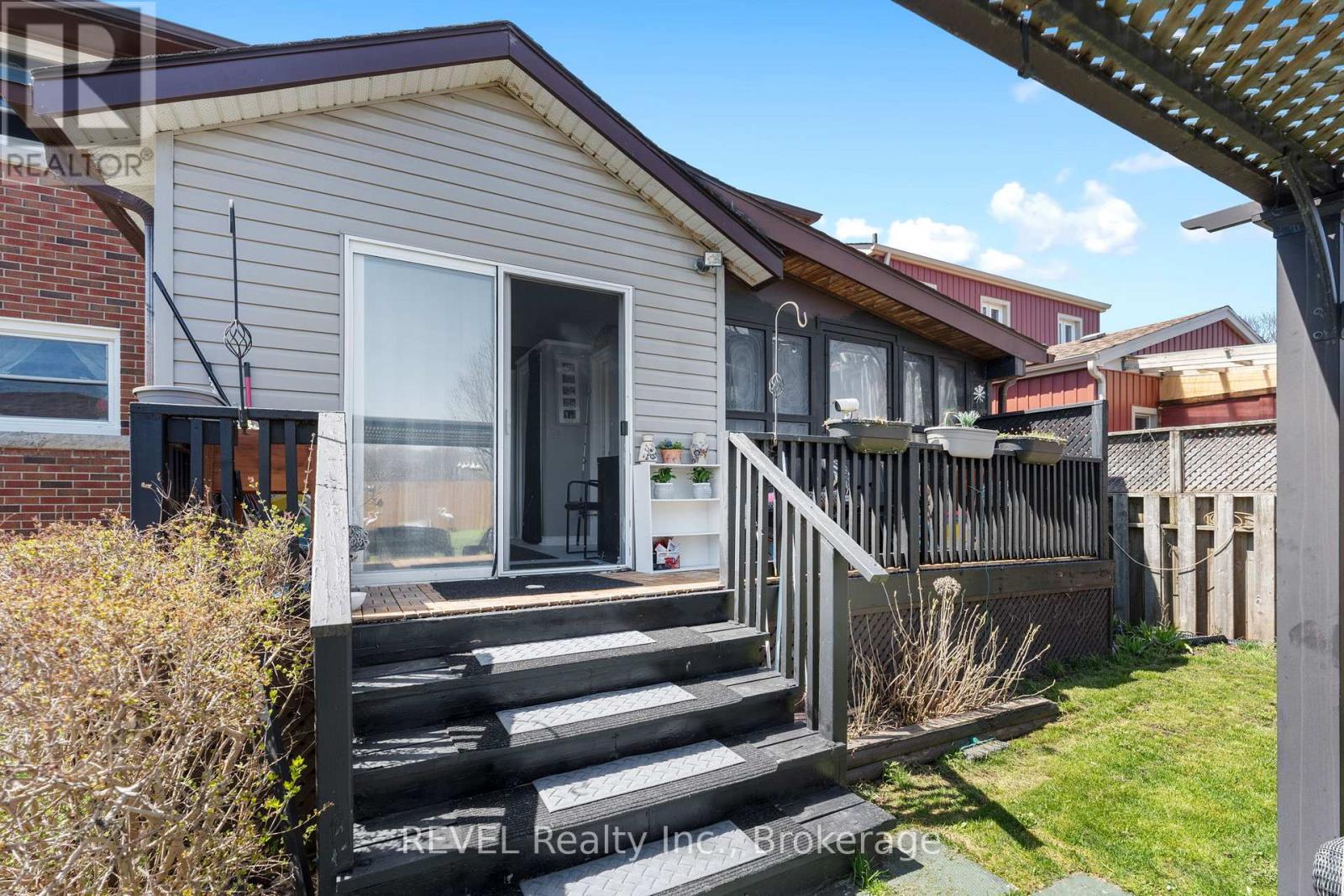 137 WELLINGTON STREET - 34