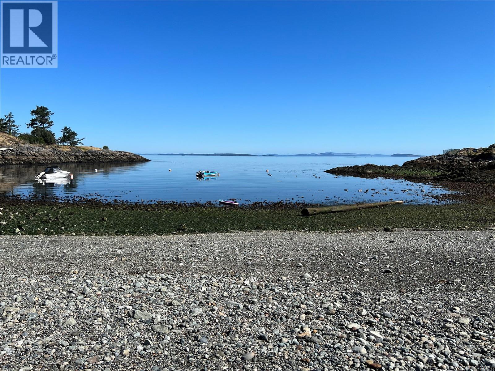 6000 Lockehaven Dr, Saanich