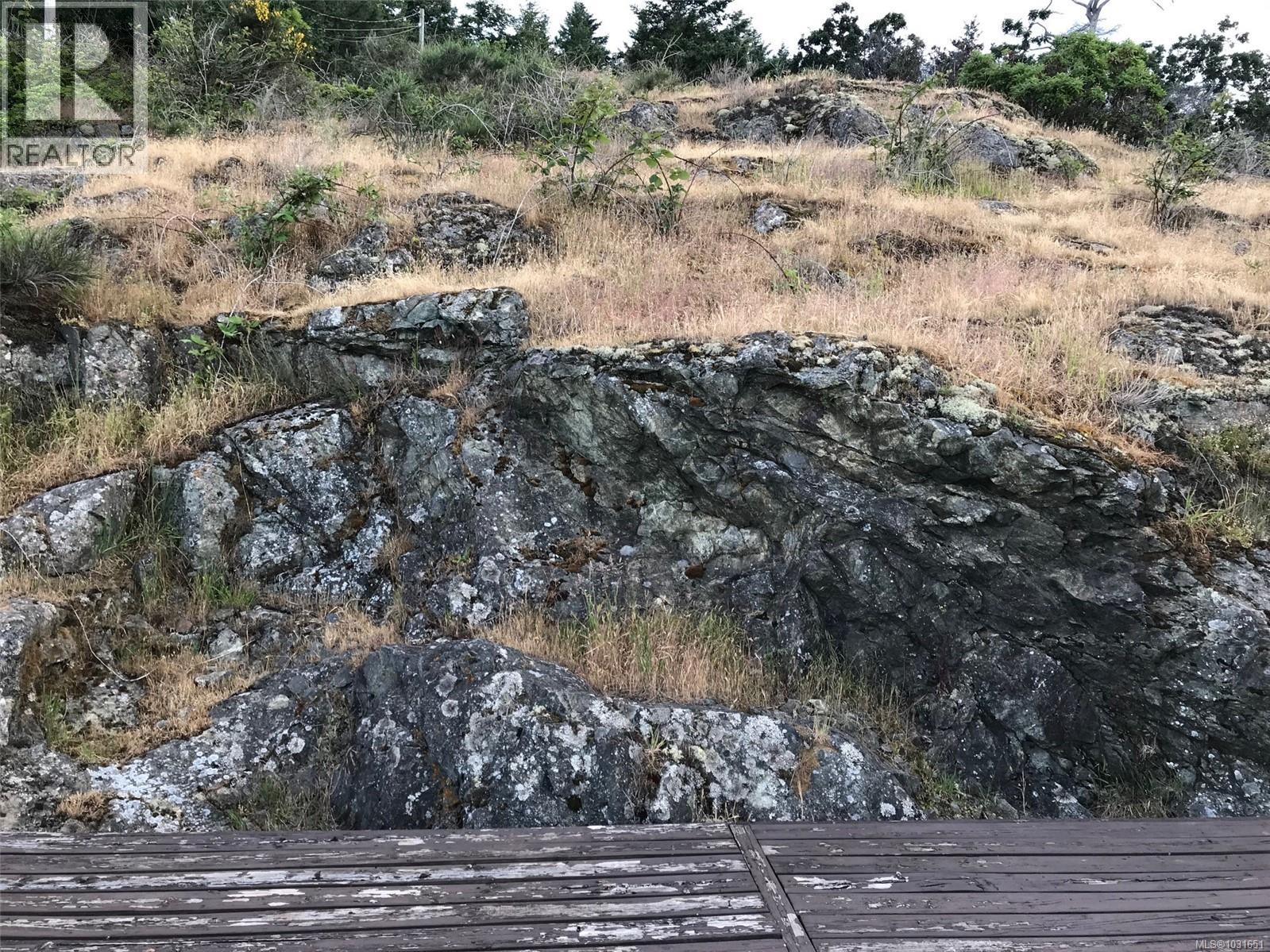 6000 Lockehaven Dr, Saanich