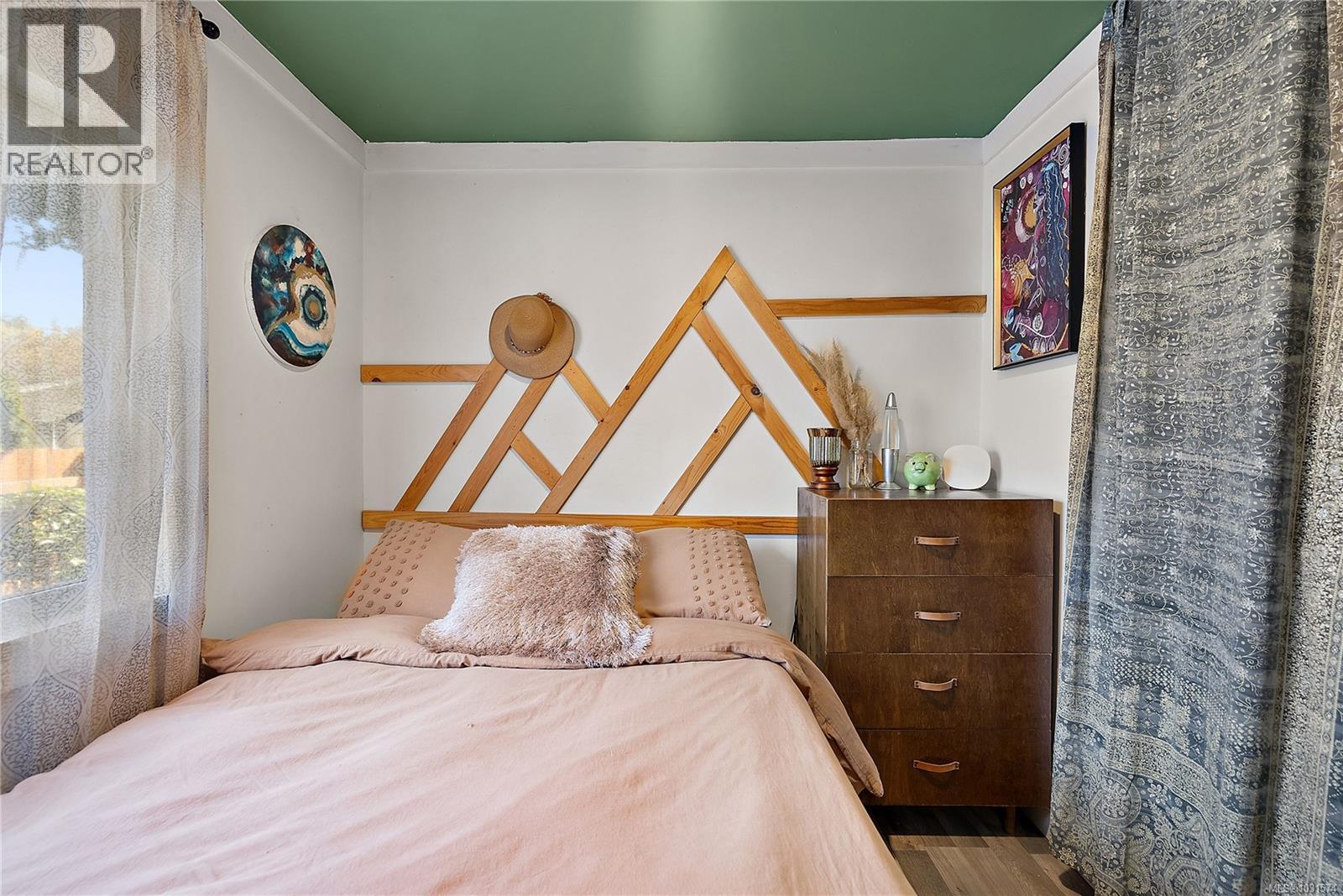 #21 1581 MIDDLE RD - 11