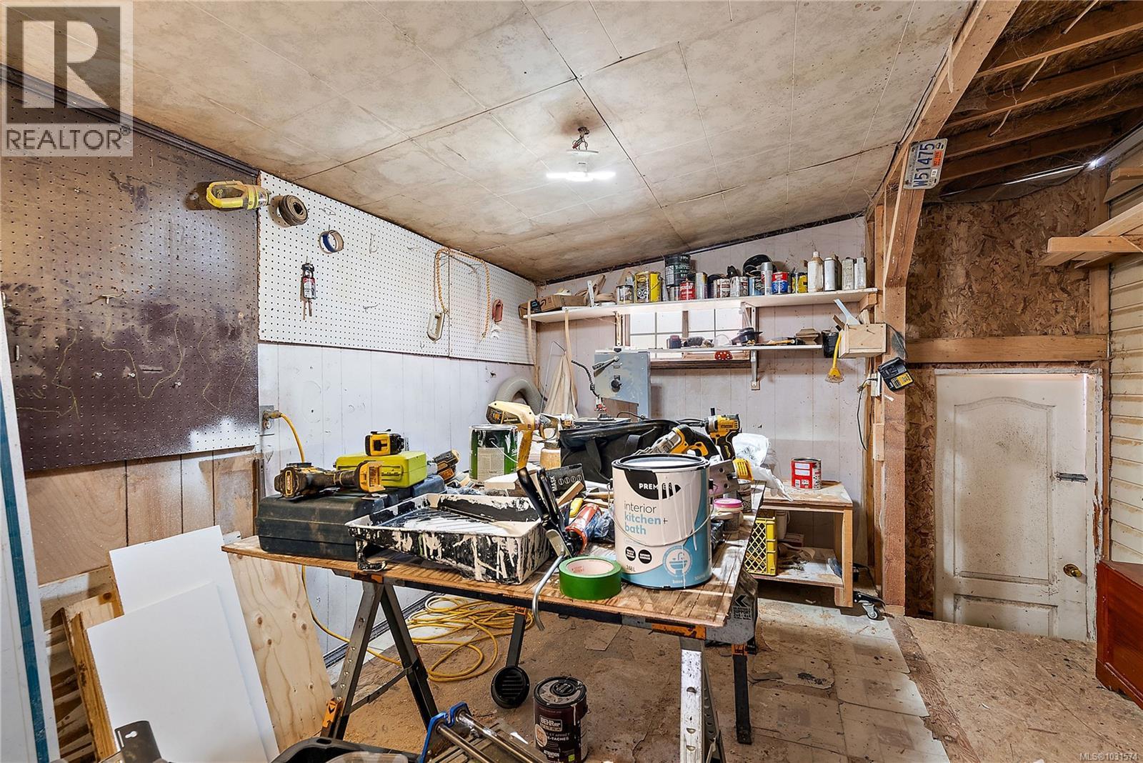 #21 1581 MIDDLE RD - 23