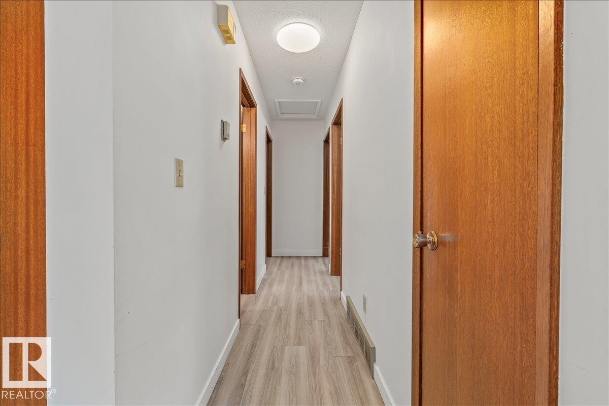 10013 106 ST - 17