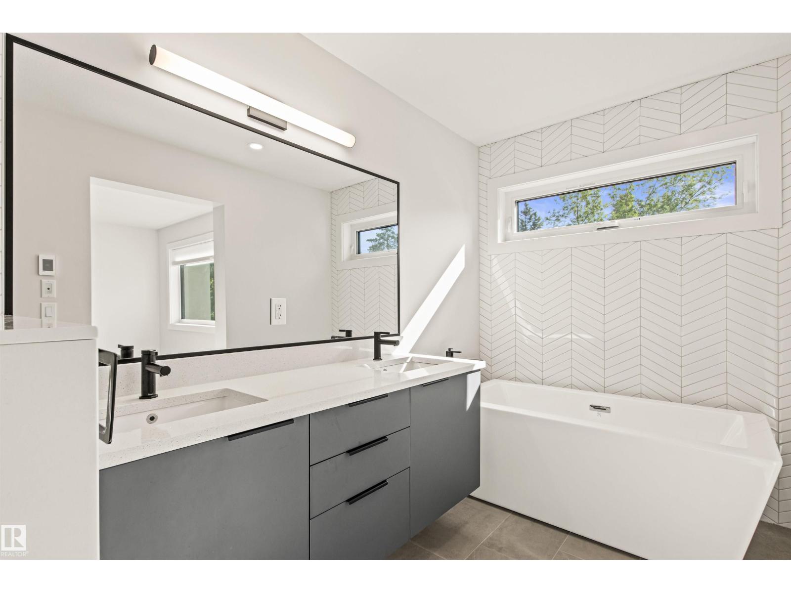 2 8343 SASKATCHEWAN DR NW, Edmonton