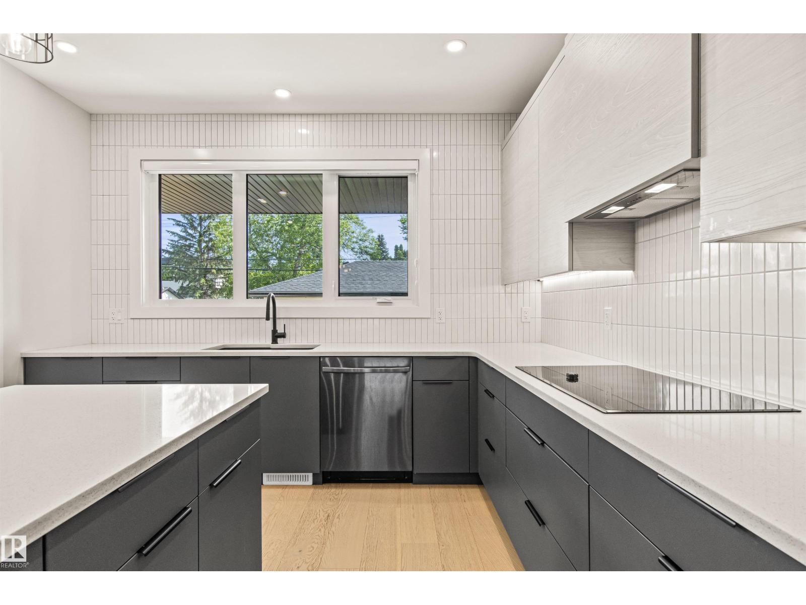 2 8343 SASKATCHEWAN DR NW, Edmonton