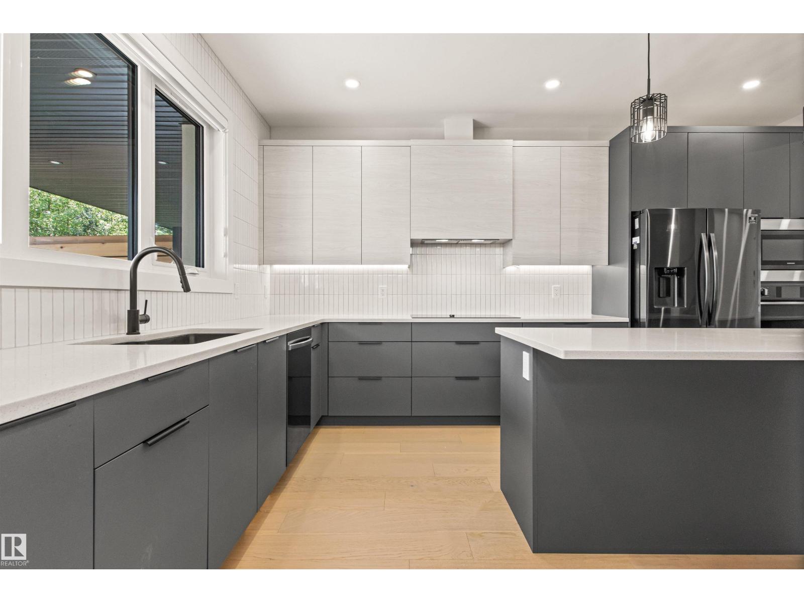 2 8343 SASKATCHEWAN DR NW, Edmonton