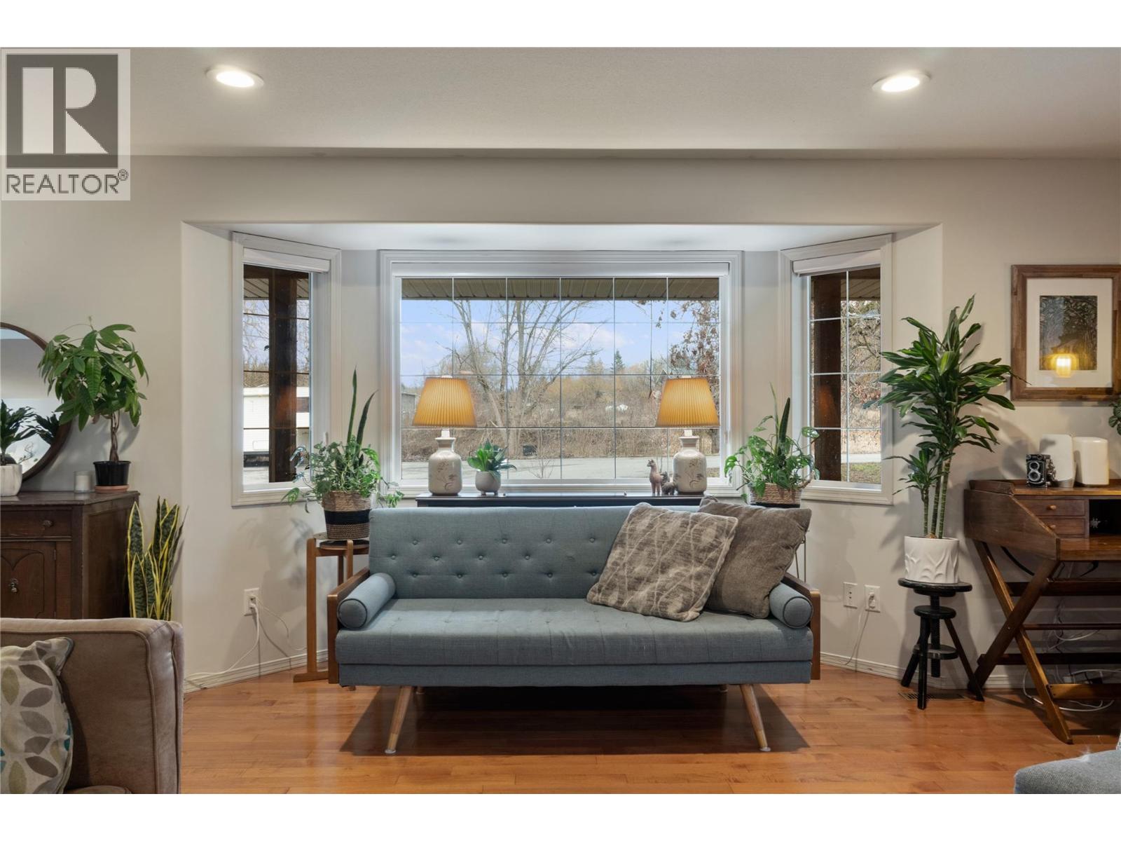 3960 50 STREET NE - 8