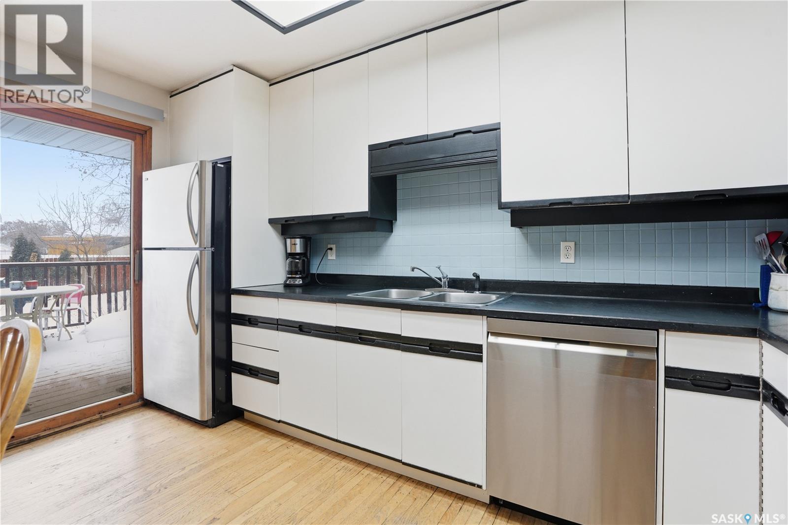 302 BENTHAM CRESCENT - 12