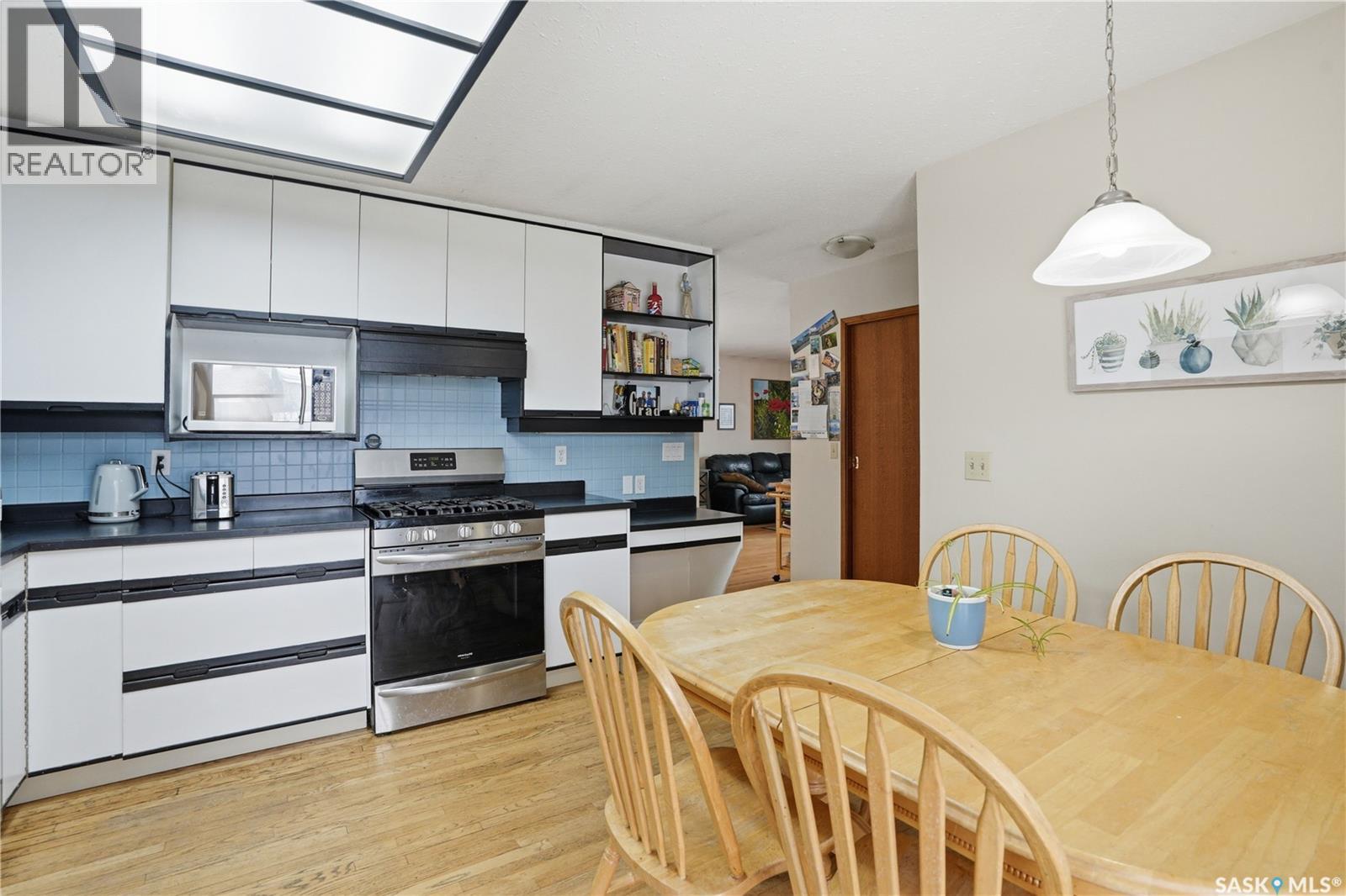 302 BENTHAM CRESCENT - 13