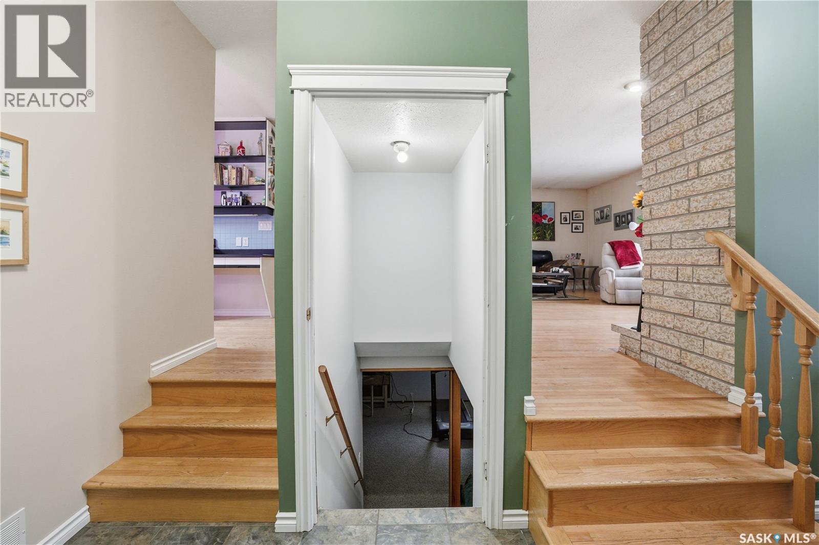 302 BENTHAM CRESCENT - 5