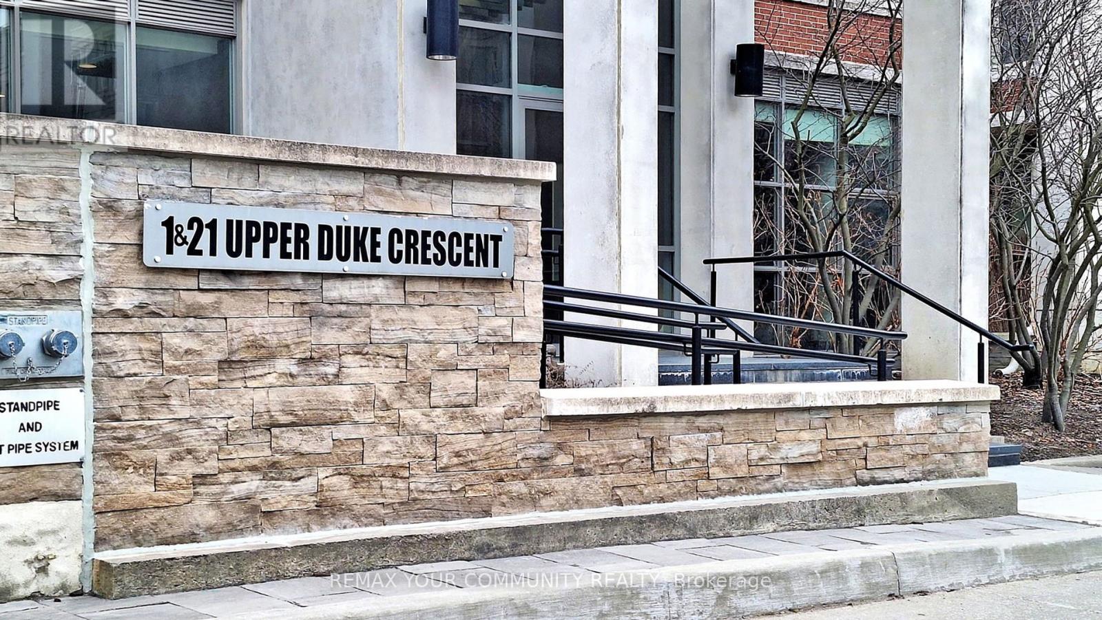 #703 21 UPPER DUKE CRESCENT - 2