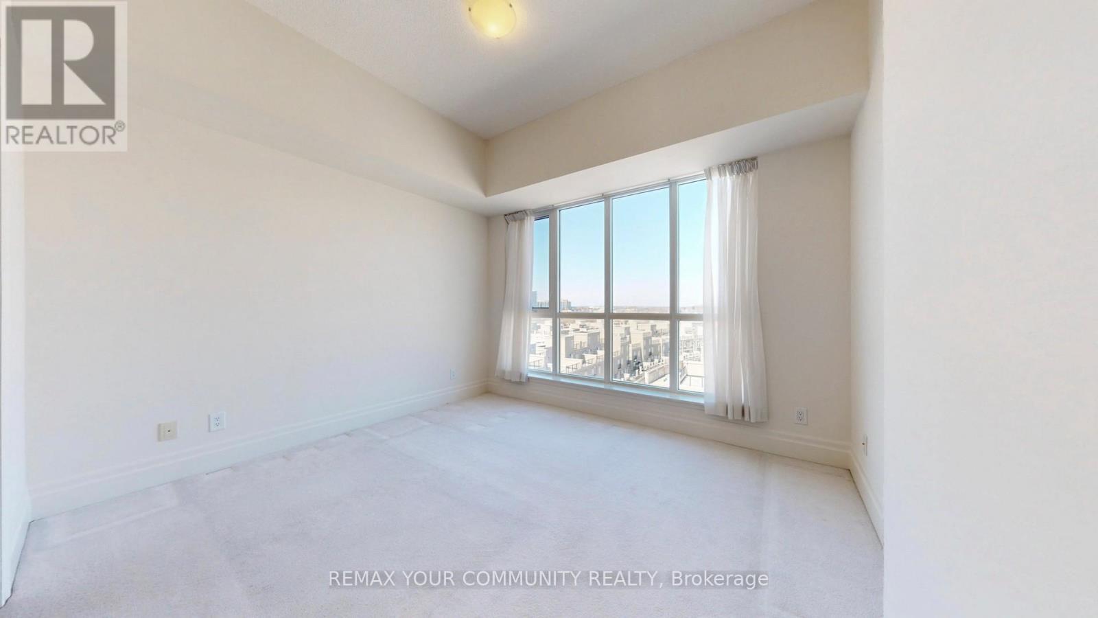 #703 21 UPPER DUKE CRESCENT - 21
