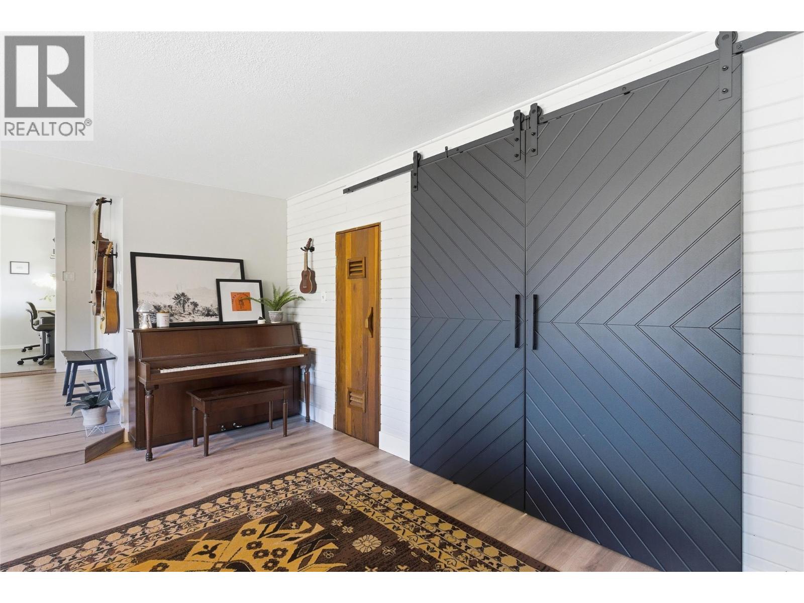 1756 CLIFFORD AVENUE - 27