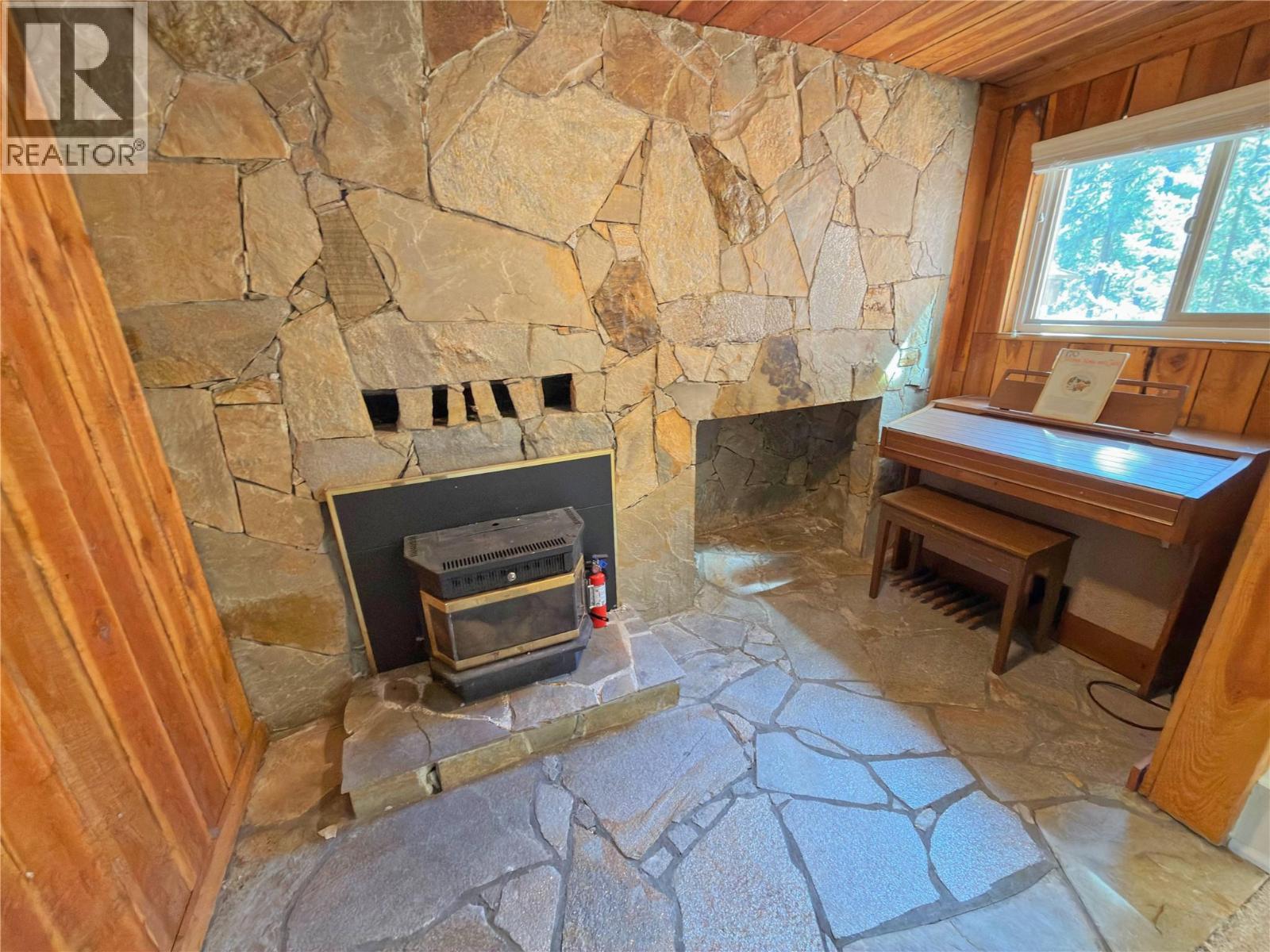 2255 OLD HEDLEY ROAD - 43