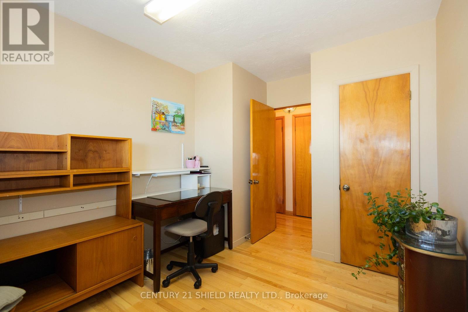 247 15TH ST. W STREET - 16