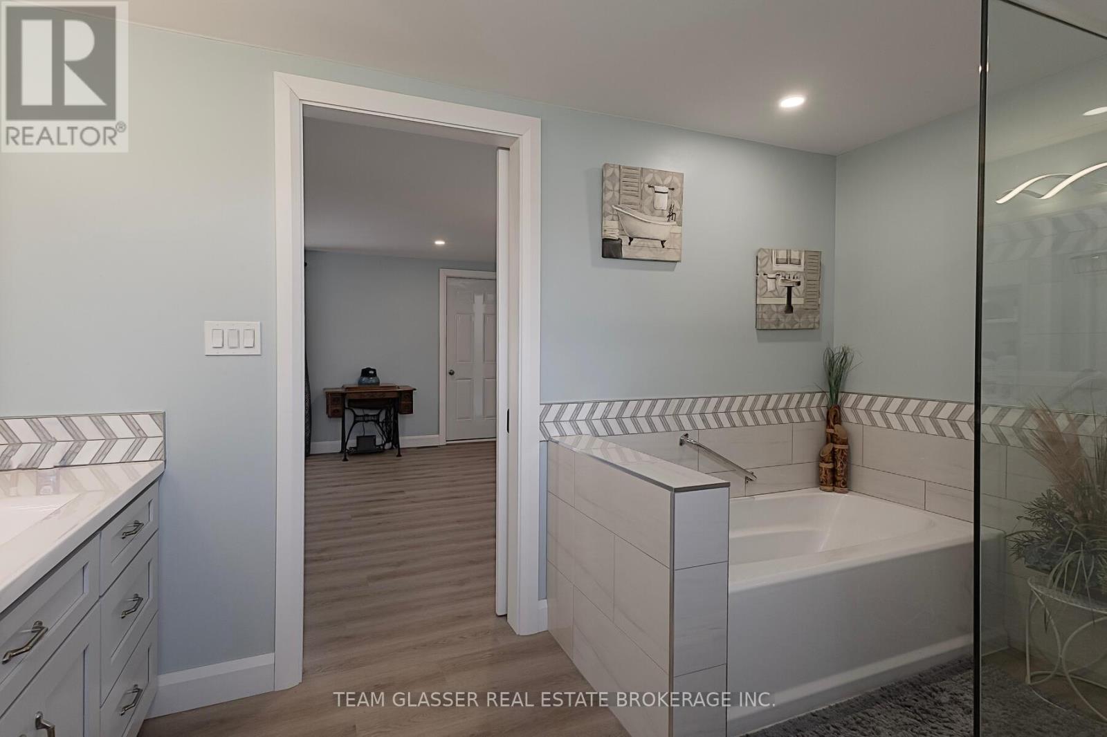 985 NORFOLK COUNTY 28 ROAD Property Photo