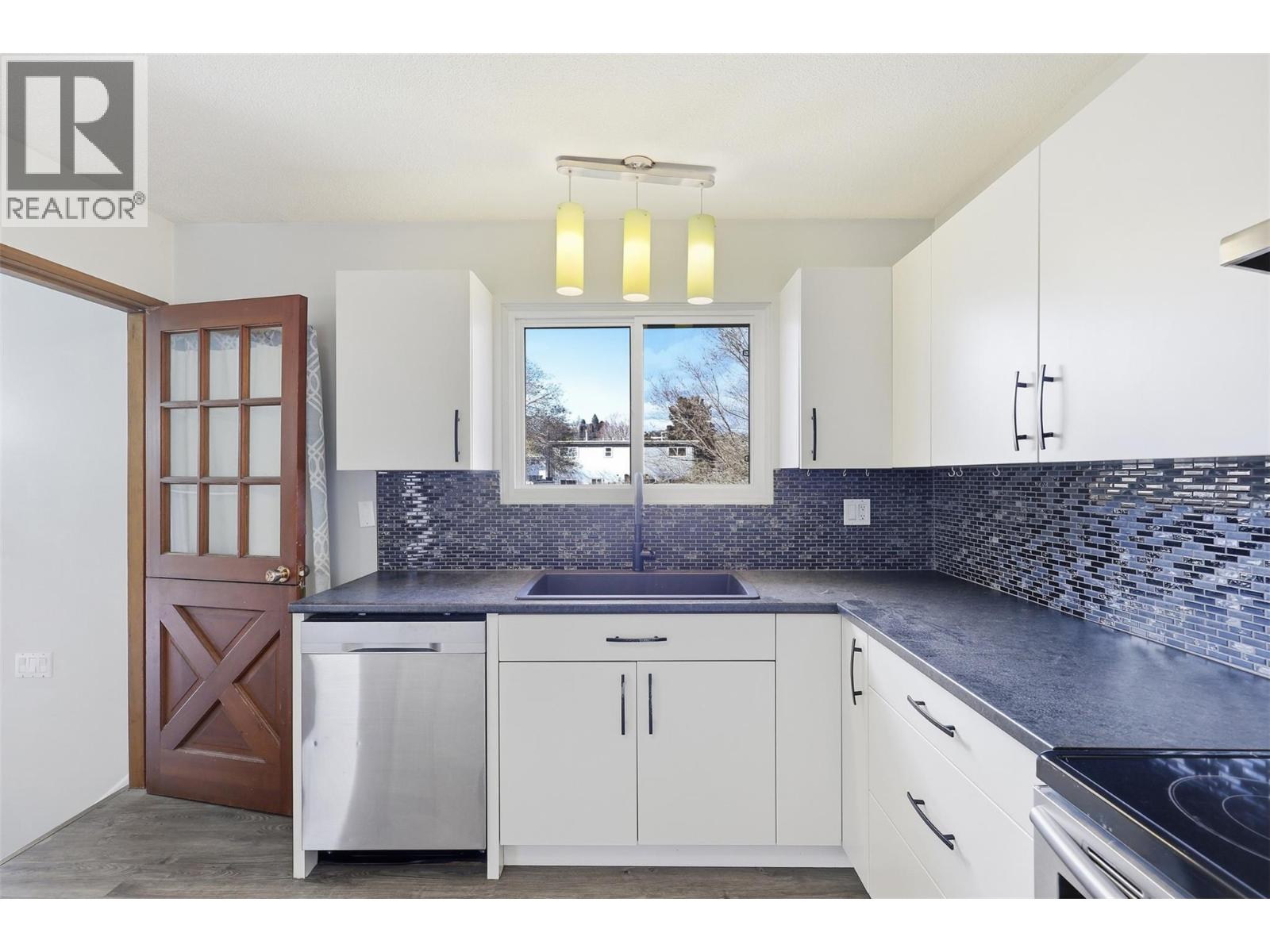 1024 PEMBROKE AVENUE - 12