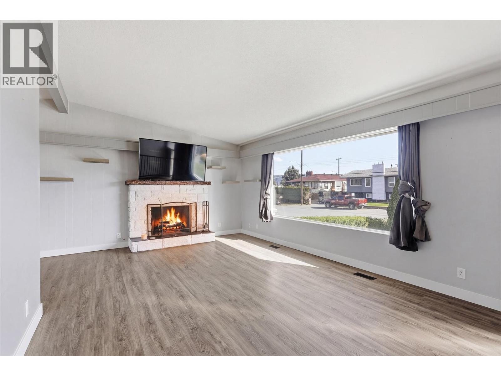 1024 PEMBROKE AVENUE - 6