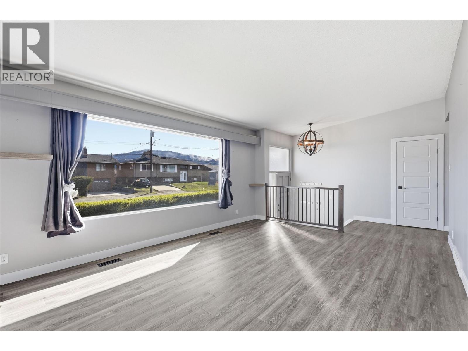 1024 PEMBROKE AVENUE - 8