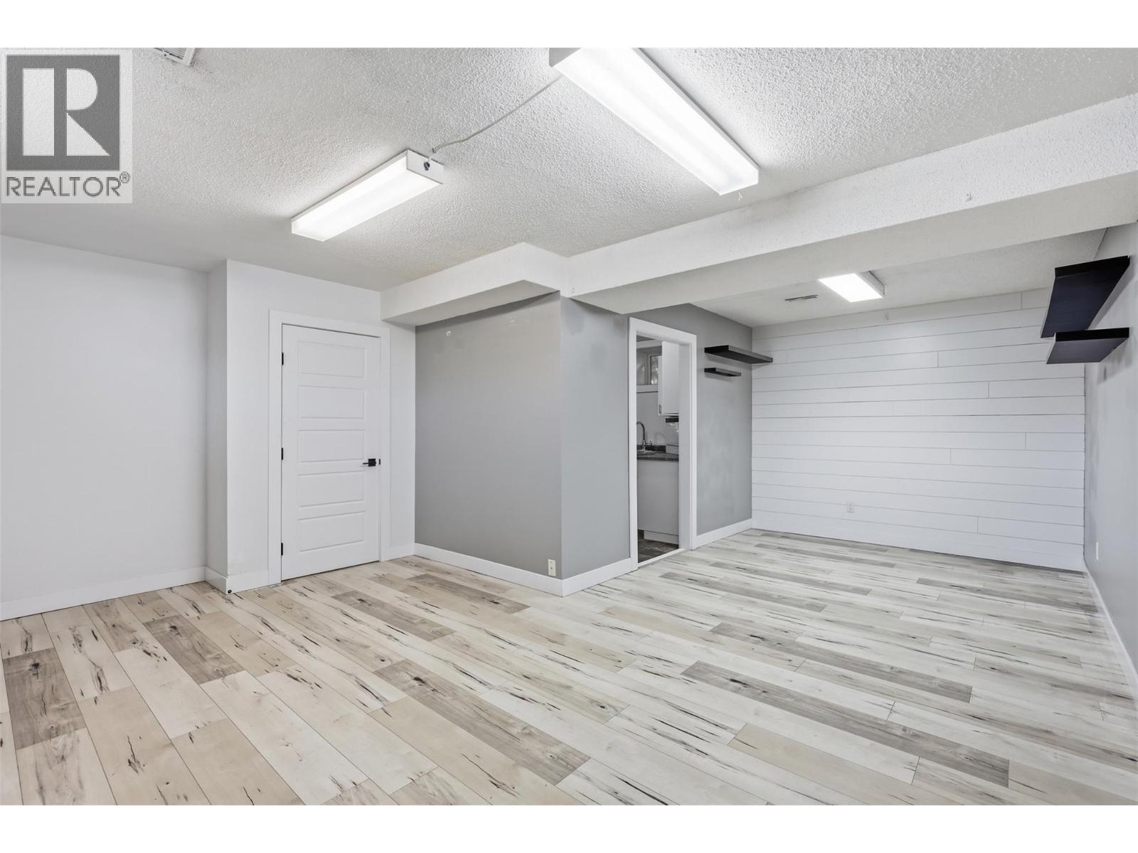 1024 PEMBROKE AVENUE - 31