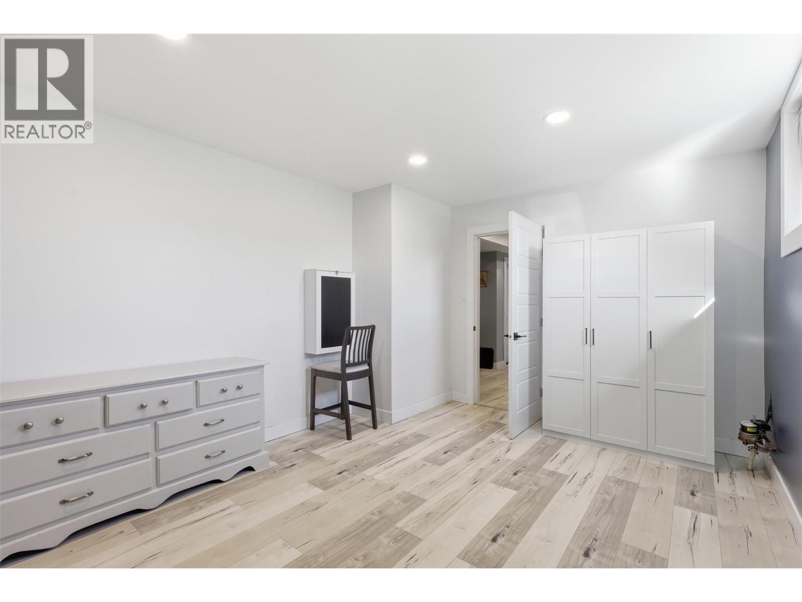 1024 PEMBROKE AVENUE - 38