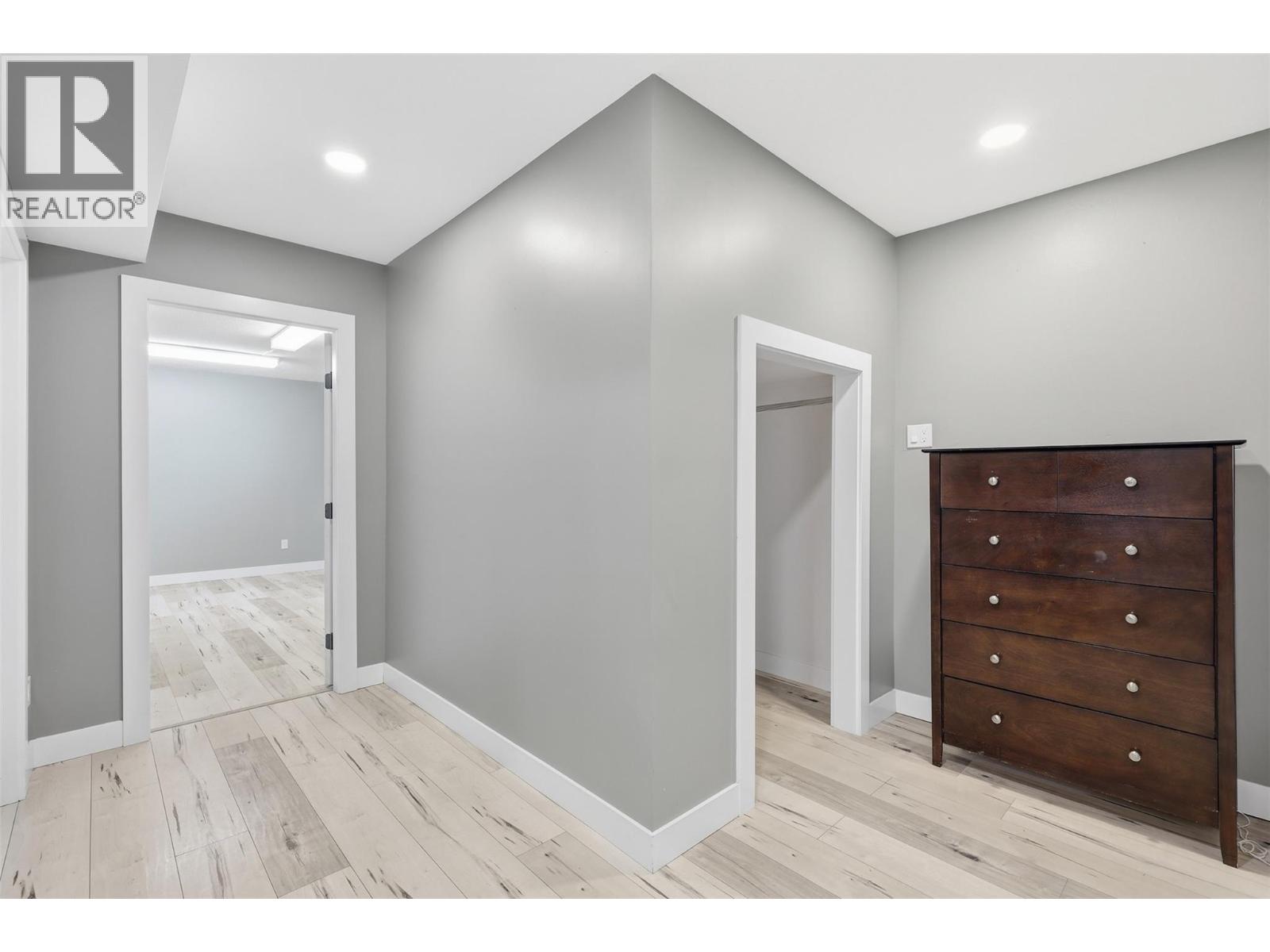 1024 PEMBROKE AVENUE - 27