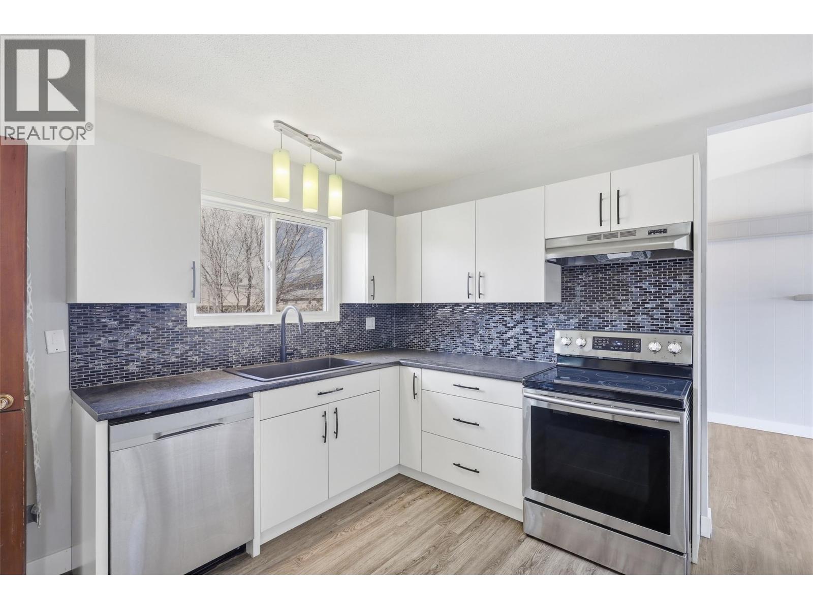 1024 PEMBROKE AVENUE - 5