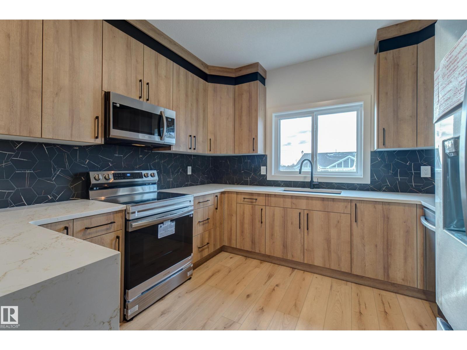 #11 6519 46 ST - 16