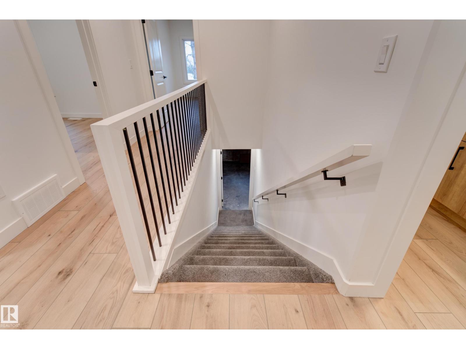 #11 6519 46 ST - 35