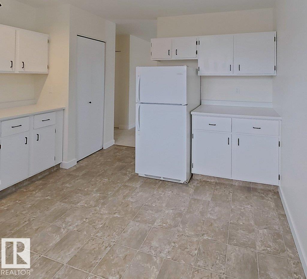 4507 35 AV NW - 14