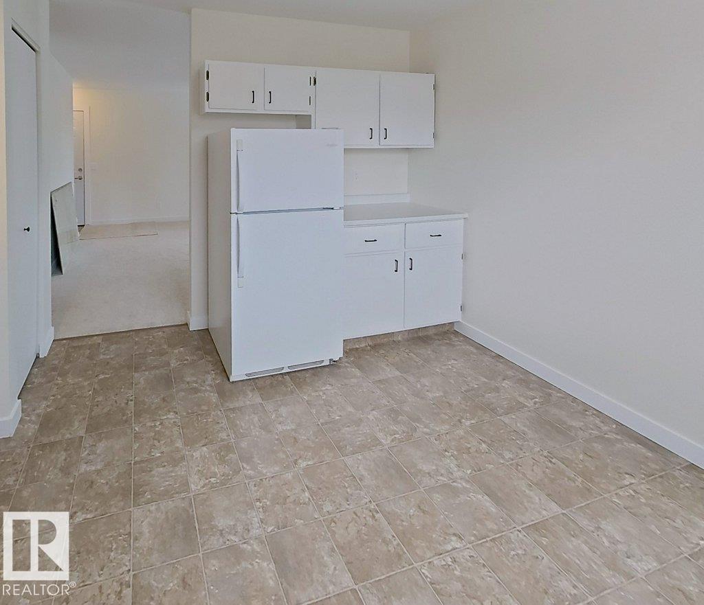 4507 35 AV NW - 15