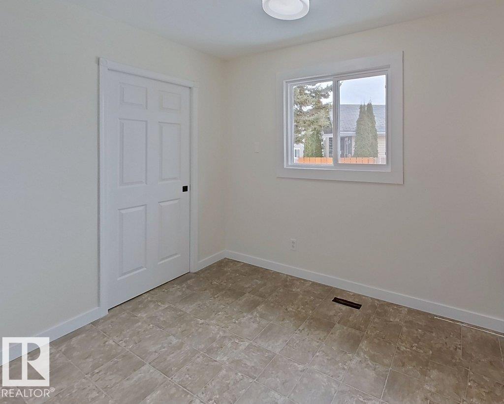 4507 35 AV NW - 17