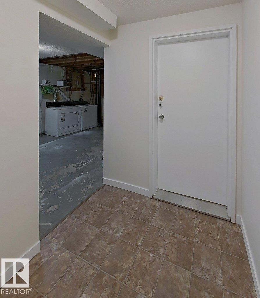 4507 35 AV NW - 32